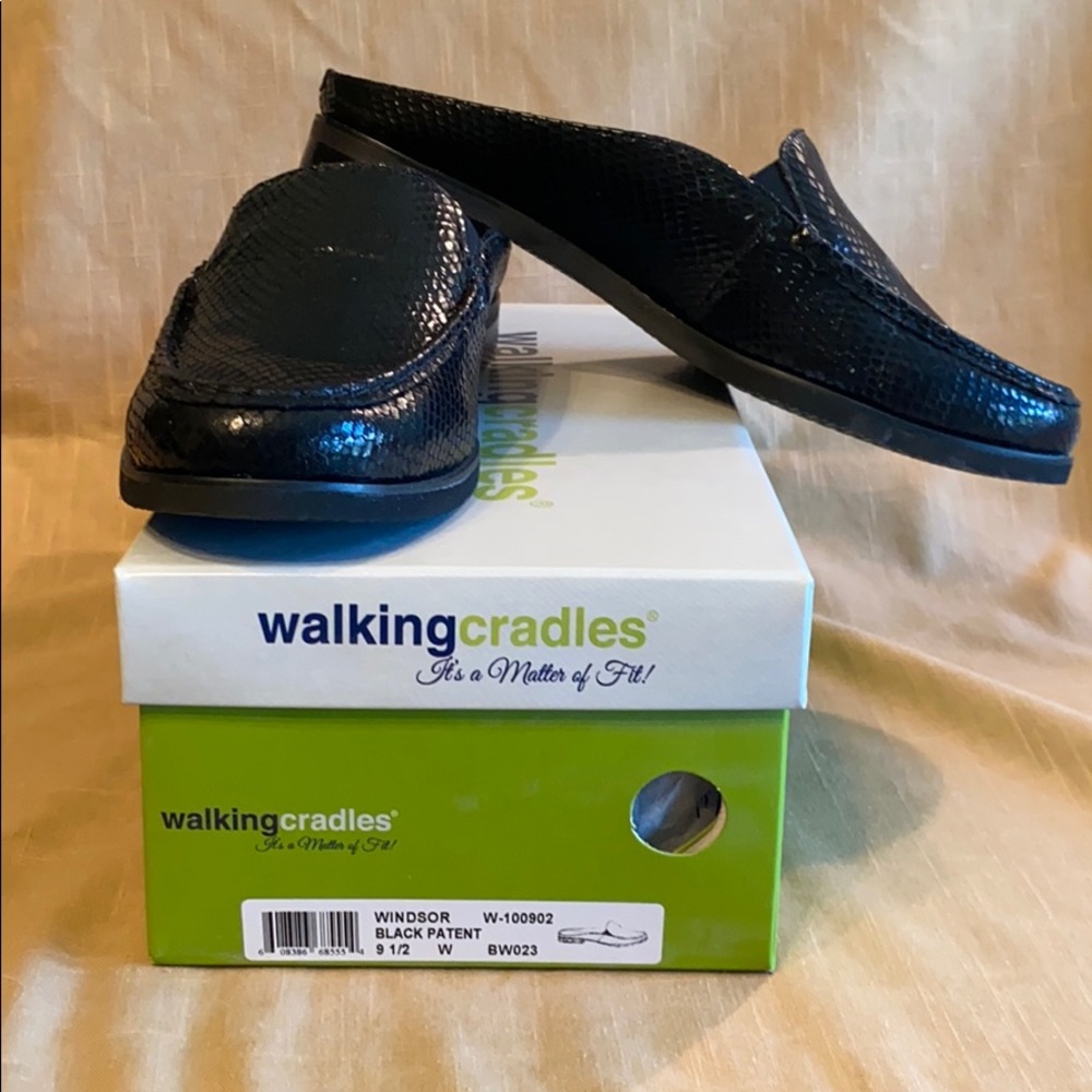 Walking Cradles Windsor 9 1/2 W